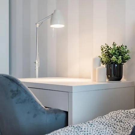 Golden Reagan By Aparo - Nowy Apartament, Winda, Lozeczko Turystyczne, Plaza 500m, Balkon, 2 Sypialnie Oraz Salon, Rowerownia, Biurko Apartment *