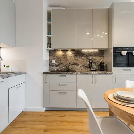 Golden Reagan By Aparo - Nowy Apartament, Winda, Lozeczko Turystyczne, Plaza 500m, Balkon, 2 Sypialnie Oraz Salon, Rowerownia, Biurko Apartment