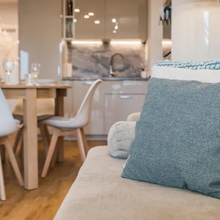 Apartment Golden Reagan By Aparo - Nowy Apartament, Winda, Lozeczko Turystyczne, Plaza 500m, Balkon, 2 Sypialnie Oraz Salon, Rowerownia, Biurko Danzig