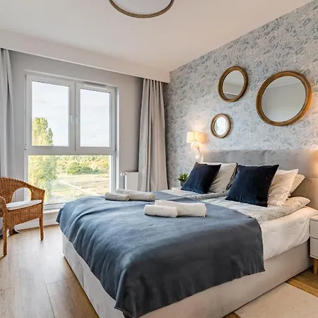 Апартаменты Golden Reagan By Aparo - Nowy Apartament, Winda, Lozeczko Turystyczne, Plaza 500m, Balkon, 2 Sypialnie Oraz Salon, Rowerownia, Biurko Гданьск