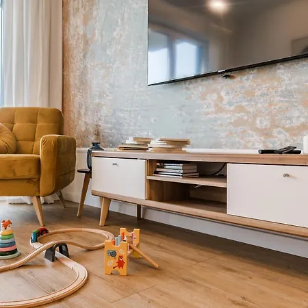 Apartment Golden Reagan By Aparo - Nowy Apartament, Winda, Lozeczko Turystyczne, Plaza 500m, Balkon, 2 Sypialnie Oraz Salon, Rowerownia, Biurko