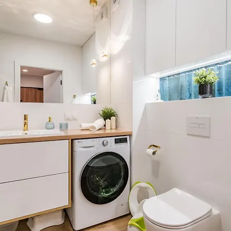 Golden Reagan By Aparo - Nowy Apartament, Winda, Lozeczko Turystyczne, Plaza 500m, Balkon, 2 Sypialnie Oraz Salon, Rowerownia, Biurko Apartment
