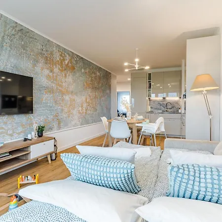 Golden Reagan By Aparo - Nowy Apartament, Winda, Lozeczko Turystyczne, Plaza 500m, Balkon, 2 Sypialnie Oraz Salon, Rowerownia, Biurko Apartment