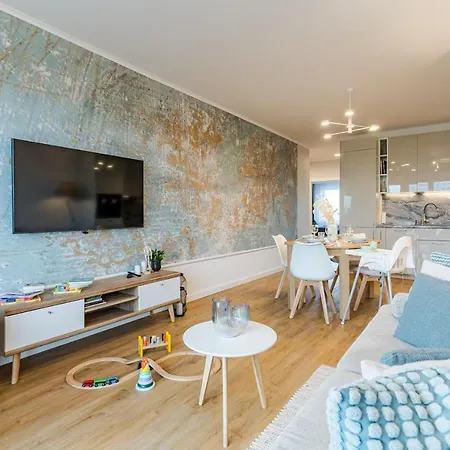 Golden Reagan By Aparo - Nowy Apartament, Winda, Lozeczko Turystyczne, Plaza 500m, Balkon, 2 Sypialnie Oraz Salon, Rowerownia, Biurko Apartment