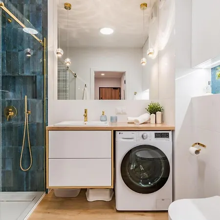 Golden Reagan By Aparo - Nowy Apartament, Winda, Lozeczko Turystyczne, Plaza 500m, Balkon, 2 Sypialnie Oraz Salon, Rowerownia, Biurko Apartment