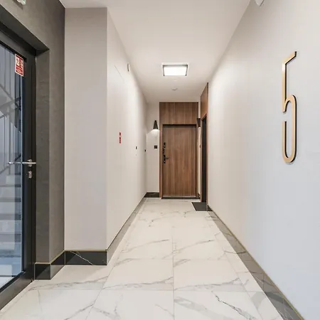 Golden Reagan By Aparo - Nowy Apartament, Winda, Lozeczko Turystyczne, Plaza 500m, Balkon, 2 Sypialnie Oraz Salon, Rowerownia, Biurko