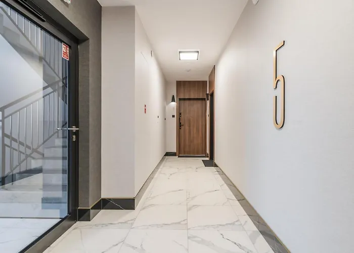 Golden Reagan By Aparo - Nowy Apartament, Winda, Lozeczko Turystyczne, Plaza 500m, Balkon, 2 Sypialnie Oraz Salon, Rowerownia, Biurko